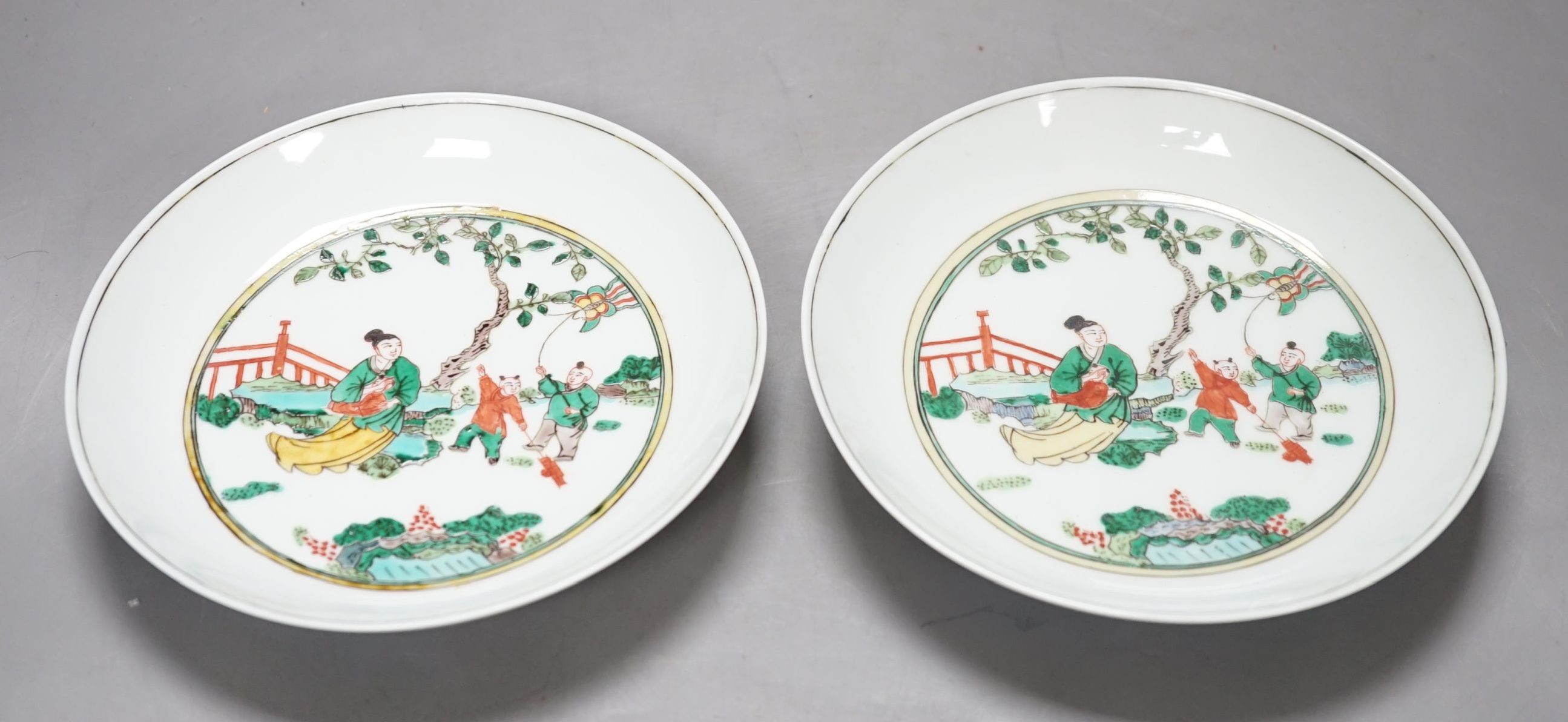 A pair of Chinese famille verte saucer dishes, 15 cms diameter.